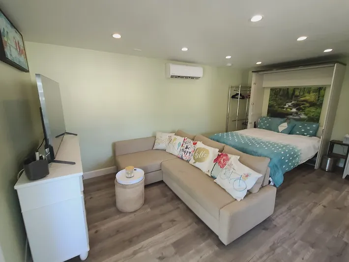 Vacation house for 6 people, with hot tub and balcony as well as yard - 1