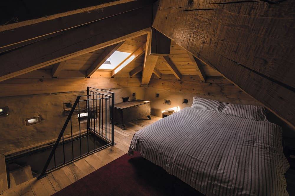 Entire apartment, Tower house Gombola in Polinago, Modena Province