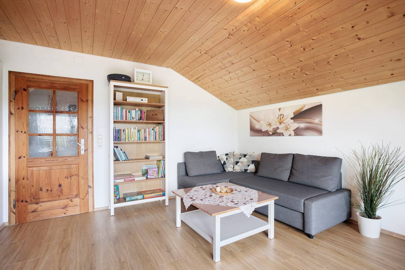 Ganze Wohnung, Ferienwohnung 'Waldblick' mit Gemeinschaftsgarten, Balkon und Wi-Fi in Friesenried, Bayerisch Schwaben