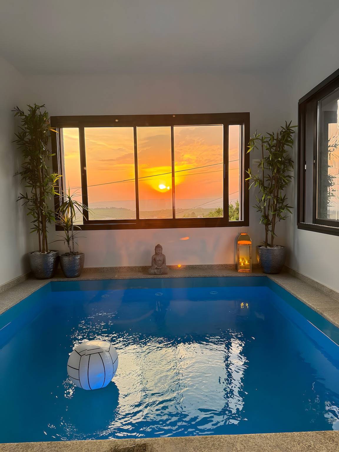 Muscat House mit beheiztem Pool, Bergblick, Wlan und Klimaanlage in Favaios, Douro-Tal
