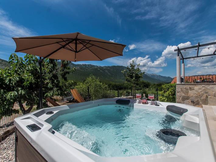 Villa Le Adria - Privater Hottub- Kostenloses Parken am Strand in Makarska Riviera