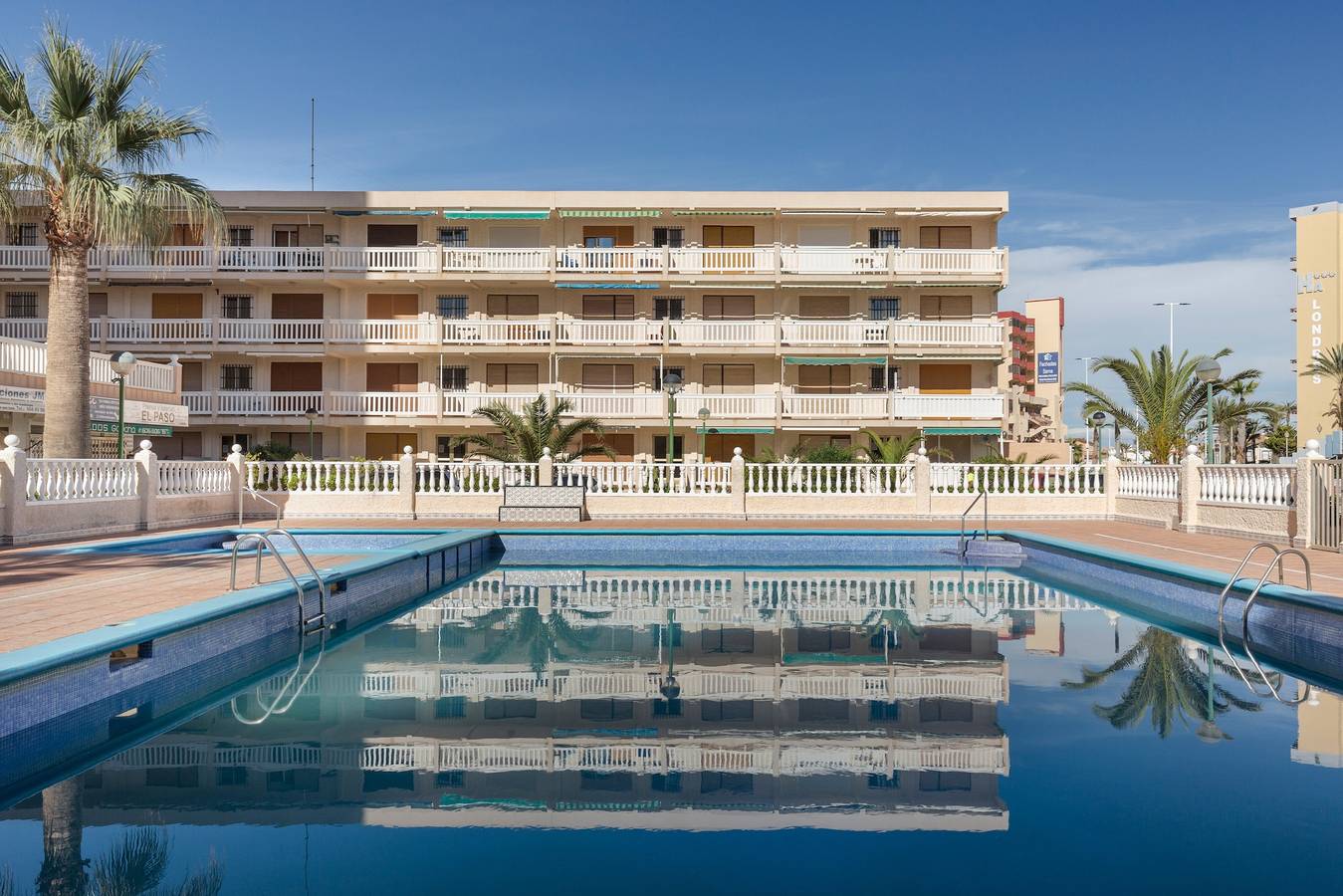 Ganze Wohnung, Ferienwohnung 'Vistas A Los 2 Mares' mit Meerblick, Gemeinschaftspool und Klimaanlage in San Javier, Costa Cálida