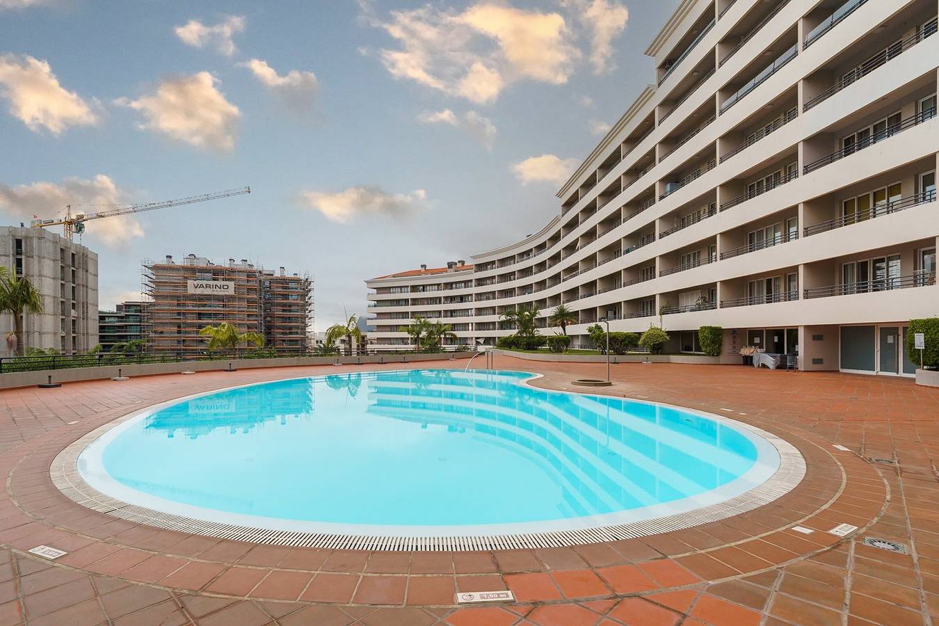 Entire apartment, Guestready - Funchal's golden hour in São Martinho, Madeira