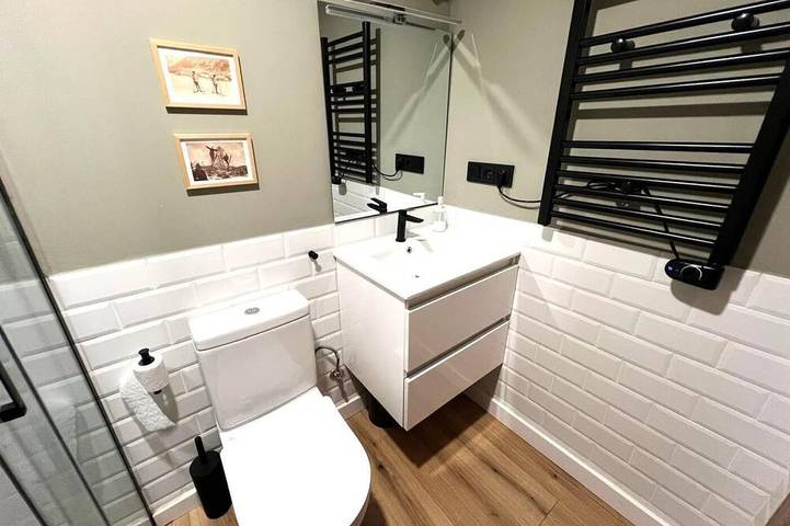 Apartamento entero, Planta Baja 3 hab. con Chimenea, Patio Privado y WiFi in La Molina, Alp