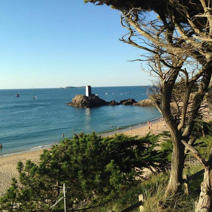 Location de vacances pour 7 personnes, avec Terrasse et Jardin dans Plage de La Fourberie
