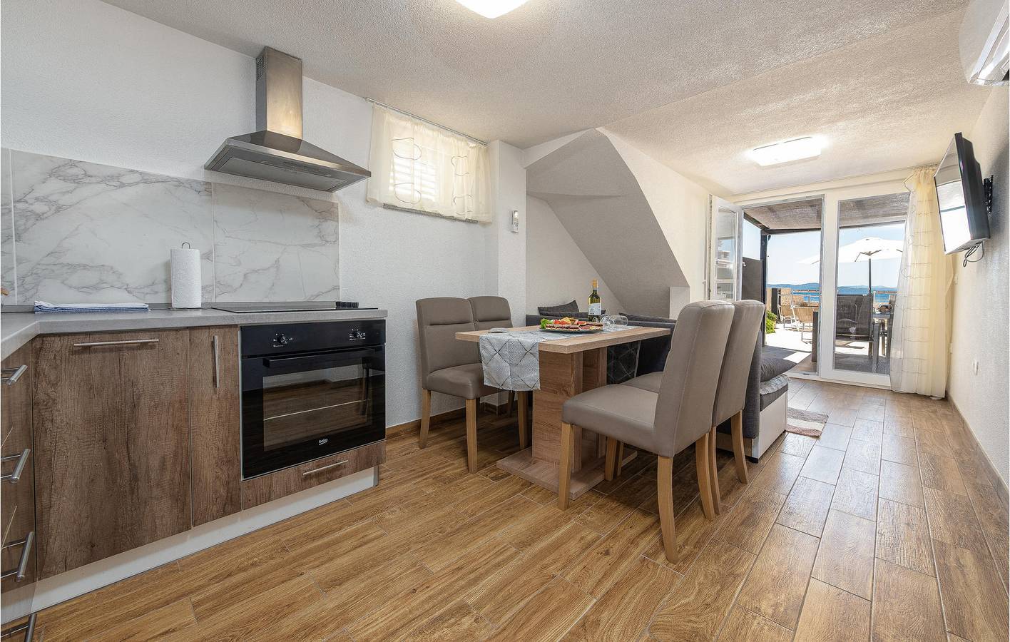 Ganze Ferienwohnung, Urlaub am Meer: 1-Zimmer-Wohnung mit Terrasse und Küche in Petrčane in Zadar (Kommun), Zadar