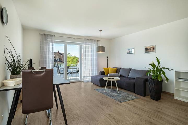 Ganze Wohnung, Moderne Ferienwohnung "Amsel" mit Balkon und Wlan in Friedrichshafen, Region Bodensee-Oberschwaben