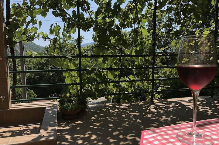 Gîte pour 4 personnes, avec jardin et jacuzzi dans Risan