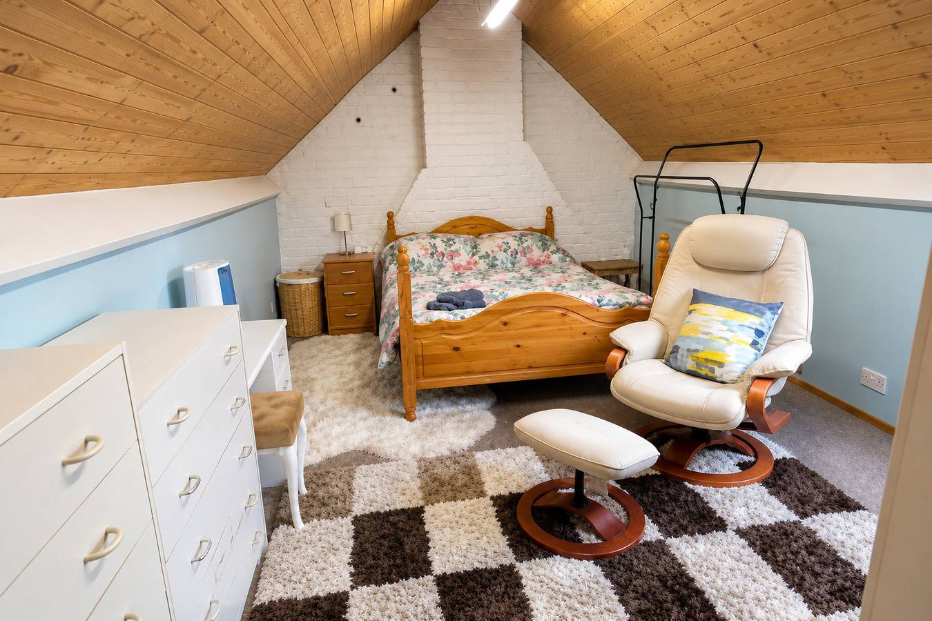 4-Bed - Sleeps 8 - Free Parking in Leicester, Heart of England