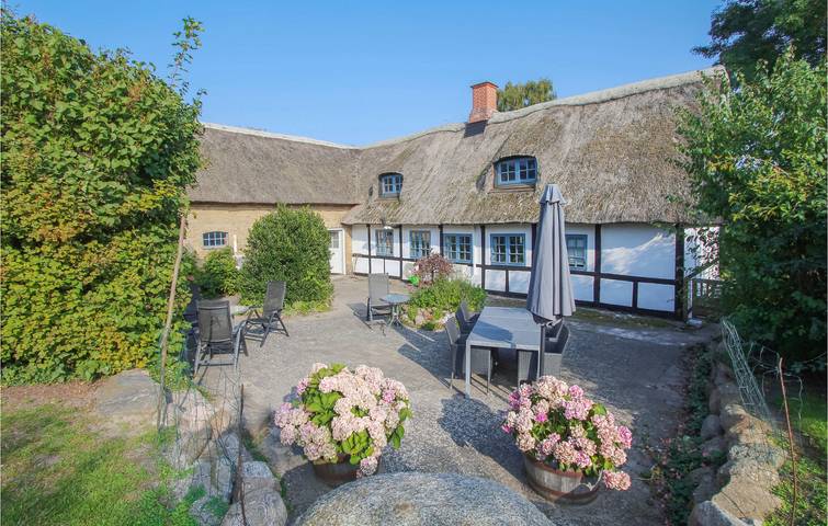 Ferienhaus für 8 Personen, mit Terrasse und Whirlpool sowie Garten