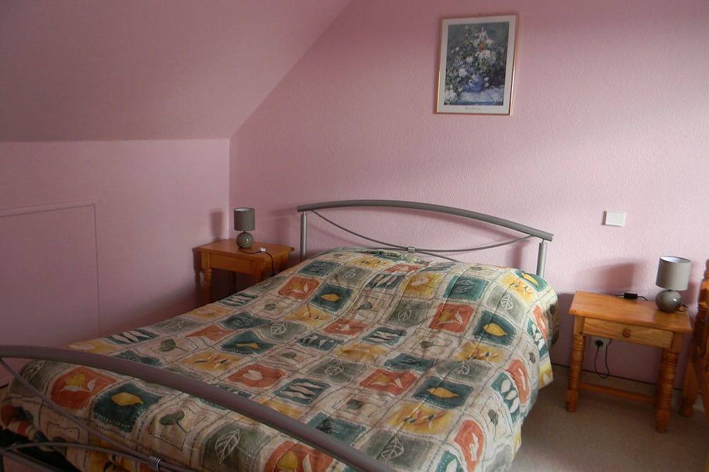 In a dead end quiet house 8 people 600 m from the sea in Saint-Gildas-de-Rhuys, Côte des Mégalithes