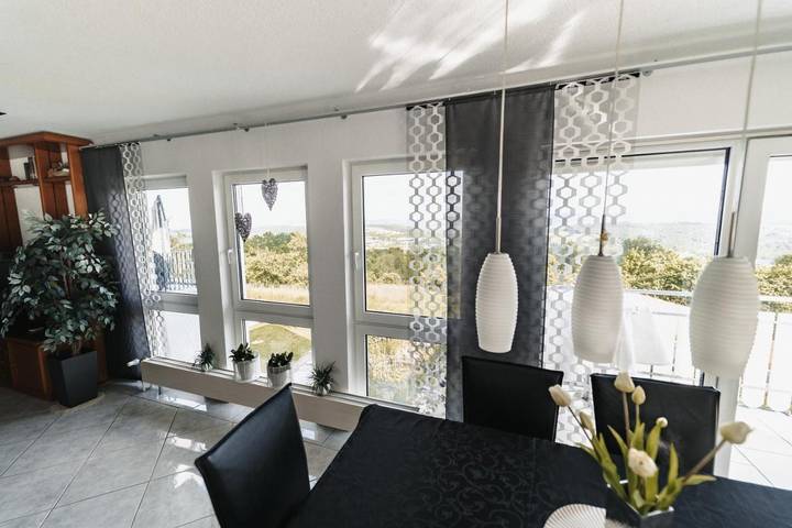 Ferienwohnung für 6 Personen, mit Balkon und Whirlpool sowie Terrasse und Garten in Leinfelden-Echterdingen - 3