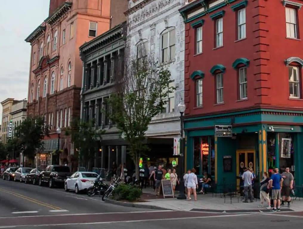 Luxe Private Beach Getaway Minutes to the Ocean! in Ogden (Wilmington), New Hanover County