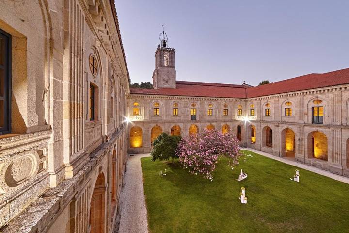 Hôtel pour 3 personnes, avec Jardin et Piscine à Leiro