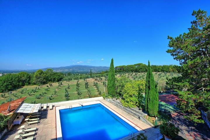 Villa per 12 persone, con piscina e balcone ad Arezzo