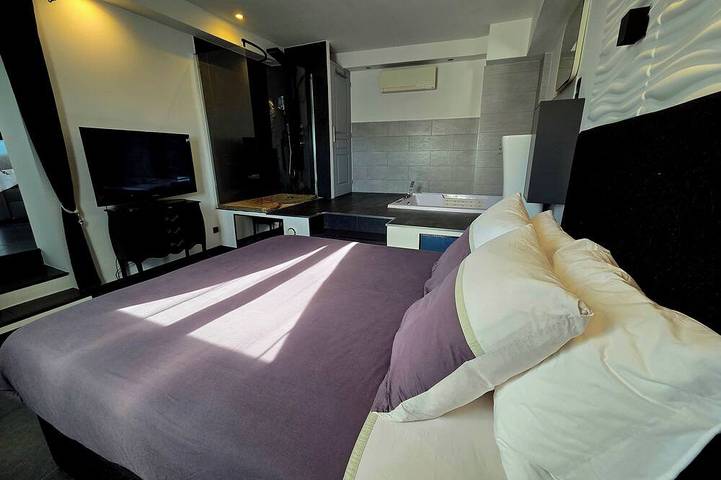 Entire apartment, New Listing in Solliès-Pont, Mediterranean Coast (France)