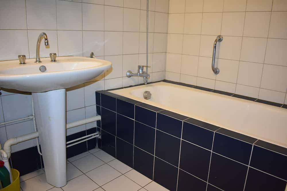 Appartement F3 Avec Piscine 10 min à Pied de la Rivière et 5 min du Centre in Ruoms, Ardèche