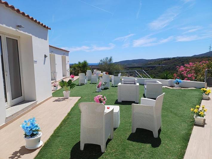 Chambre d’hôte pour 2 personnes, avec Terrasse ainsi que Jardin et Vue à San Teodoro