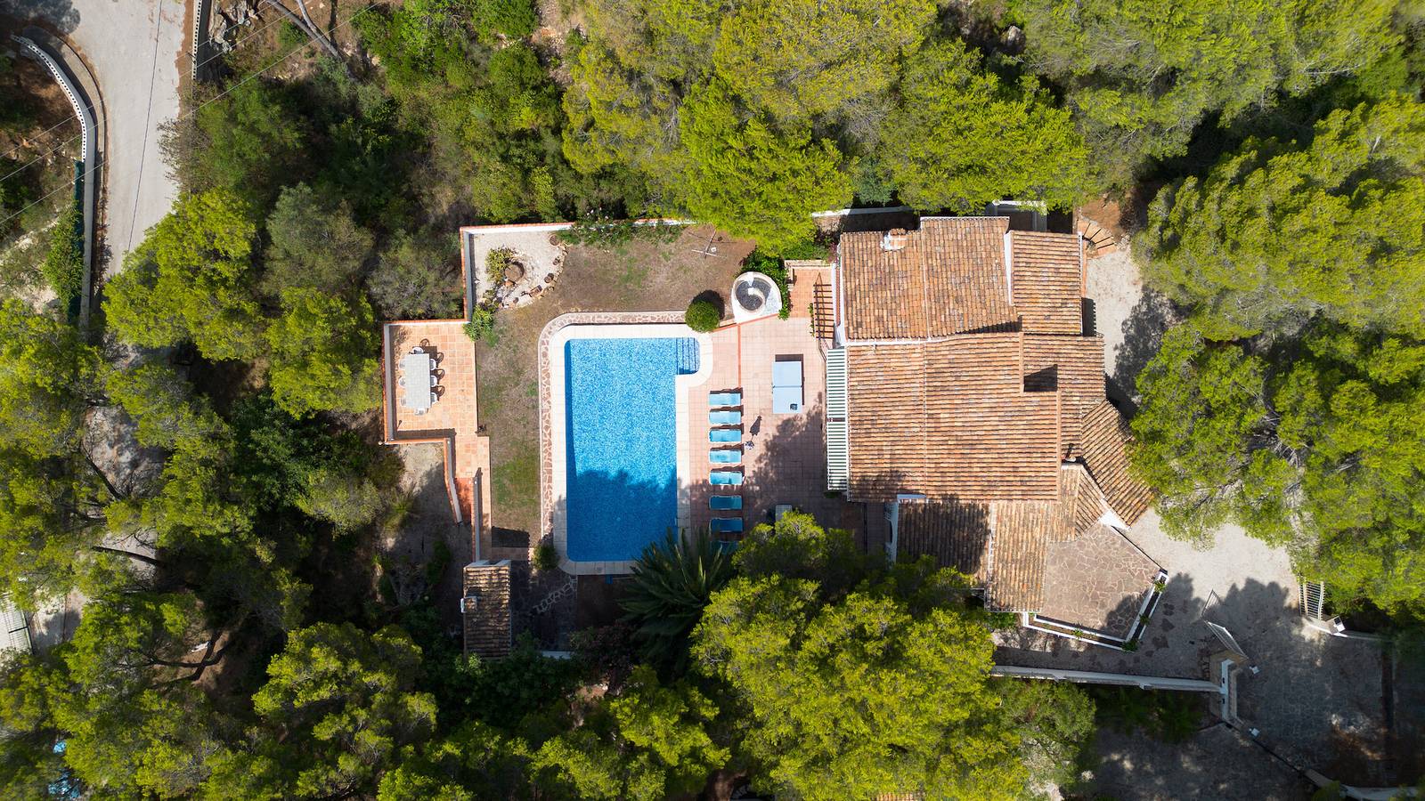 Villa 'Rosa' with Private Pool, Shared Terrace and Wi-Fi in Jávea, Costa Blanca