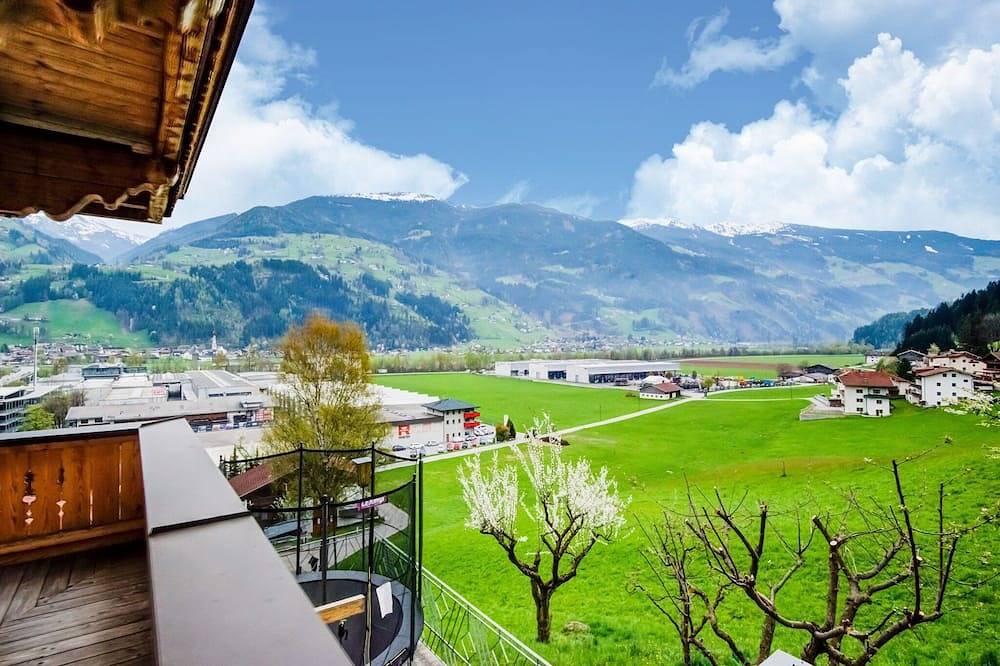 Entire apartment, Apartment Kaltenbach near Ski Paradise in Kaltenbach, Ski-Optimal Hochzillertal