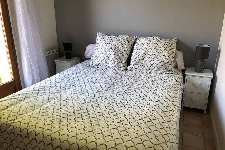 Gîte pour 6 personnes, avec piscine ainsi que jardin et terrasse à Simeyrols - 2