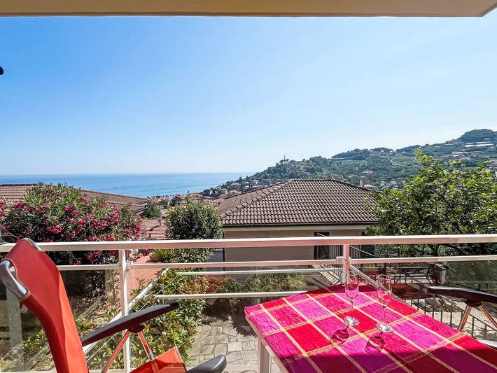 Ferienwohnung für 4 Personen, mit Terrasse und Ausblick in San Lorenzo al Mare