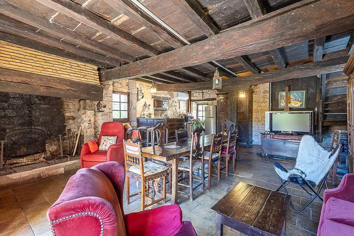 Gîte « Du Château De Vindrac » con piscina privada, Wi-Fi y aire acondicionado in Milhars, Región de Albi