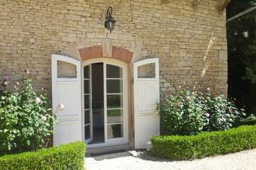 Gîte pour 2 personnes, avec sauna et jardin ainsi que terrasse et piscine à Montbellet