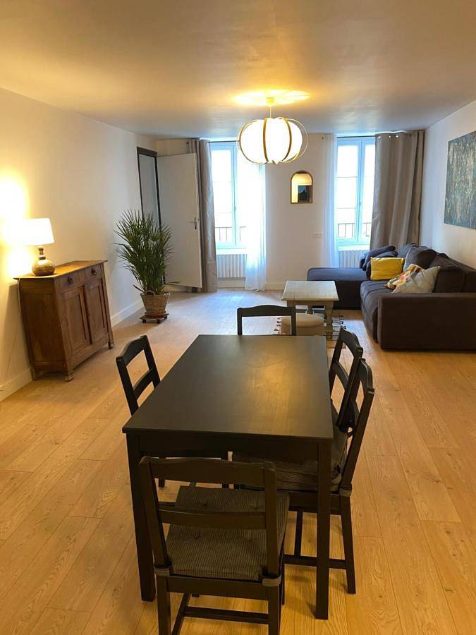 Appartement entier, Cluny Center Large house 5 bedrooms in Cluny, Région de Mâcon