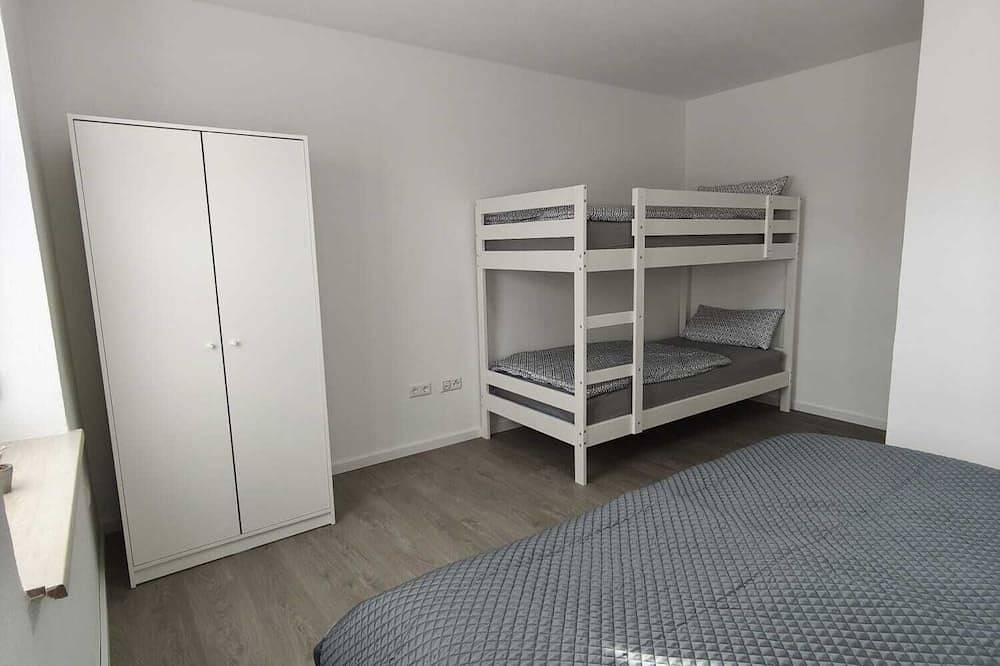 ***Family-friendly vacation apartment near Legoland with terrace & parking *** in Legoland Deutschland, Günzburg 