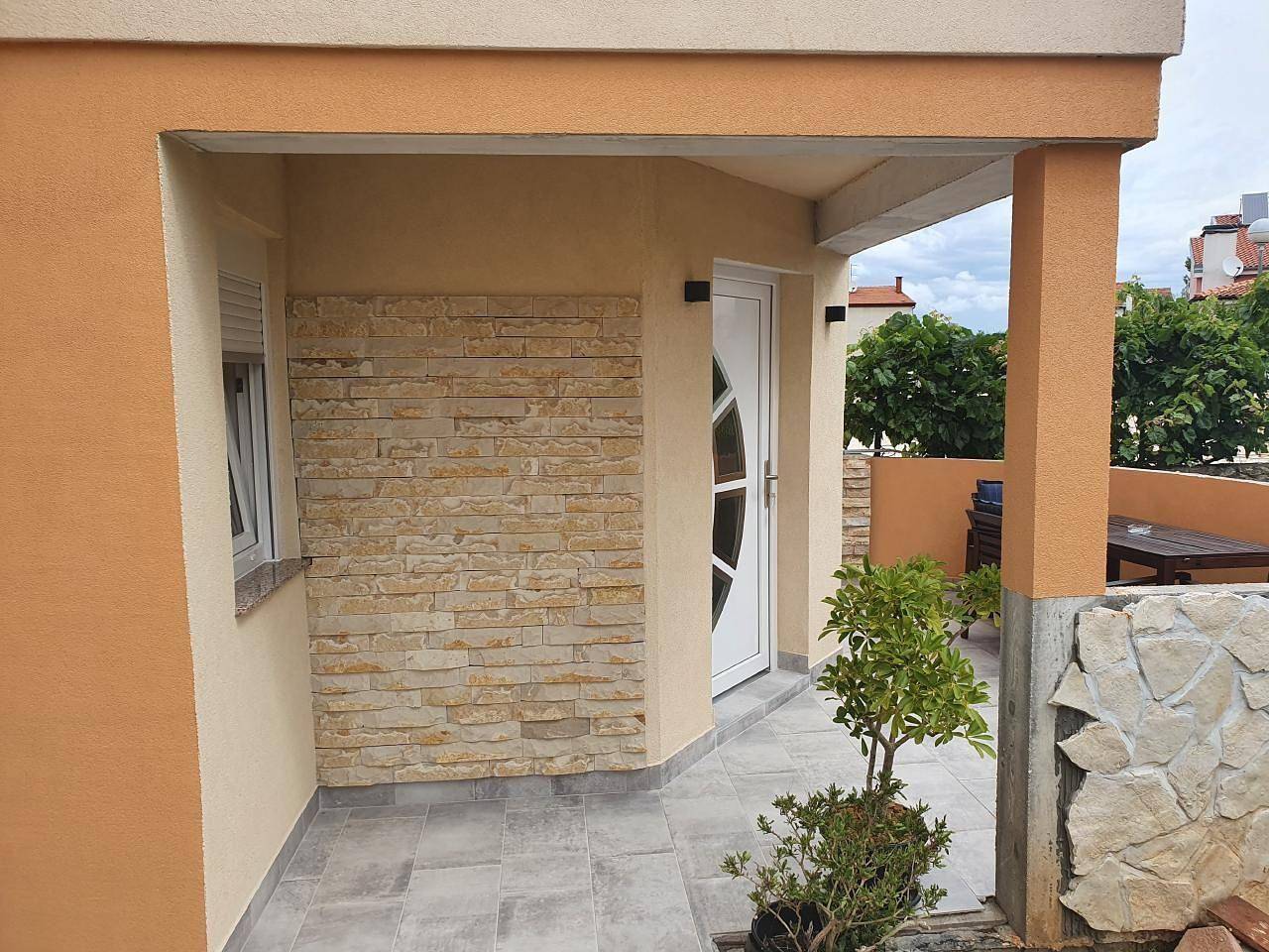 Ganze Ferienwohnung, Schönes Apartment in Banjole mit Terrasse in Banjole, Südküste Istrien