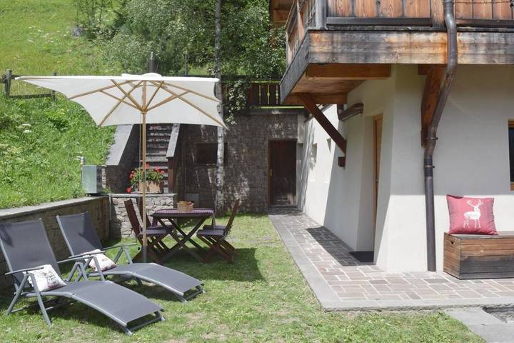 Baita per 4 persone, con giardino e panorama, con animali domestici in Val di Fassa