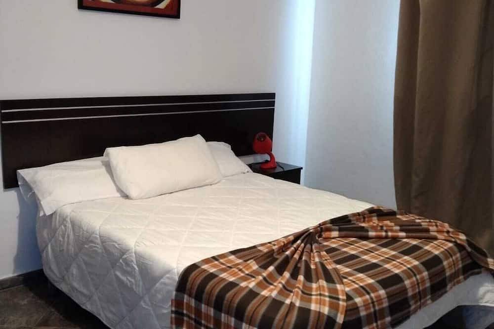 Rural house, in a quiet setting, 7 km from the beach. in Teguitar, Tuineje