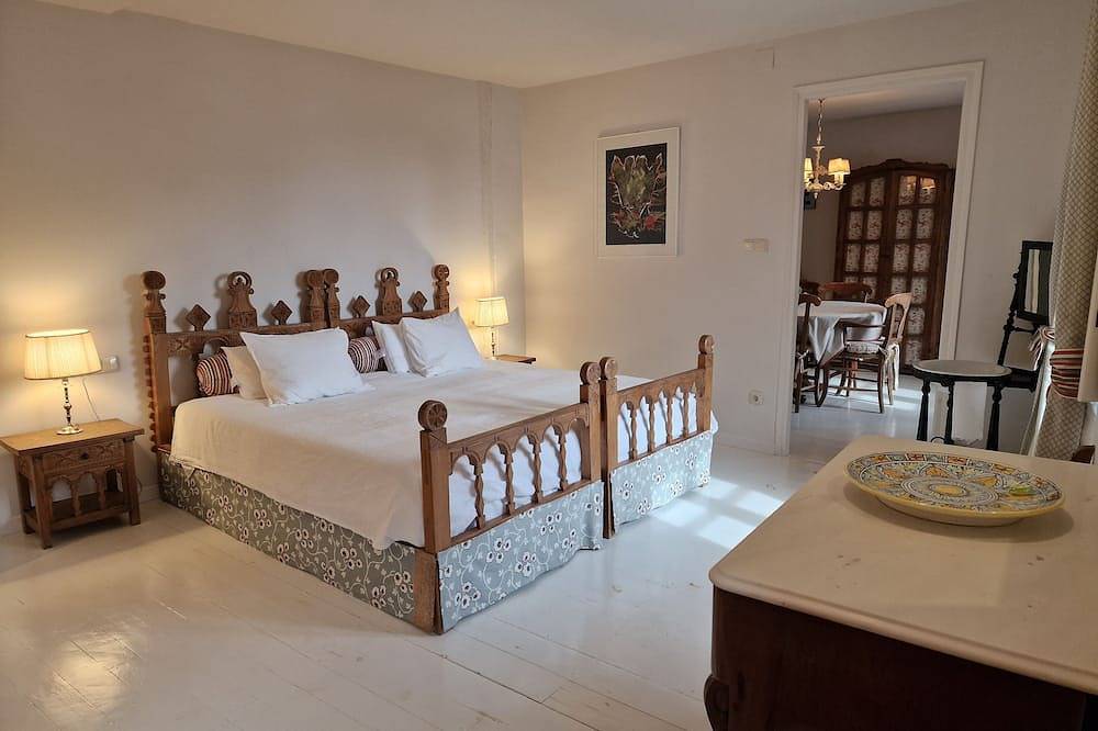 Entire apartment, Apartamento Bohemio, Acogedor y Tranquilo, Céntrico Cerca de Todo los Servicios in Biescas, Spanish Pyrenees