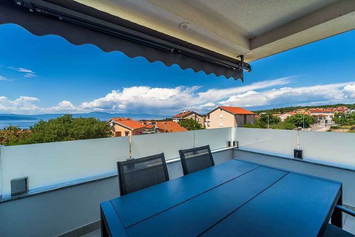 Ganze Wohnung, Apartment Buby mit Meerblick in Malinska-Dubašnica, Krk