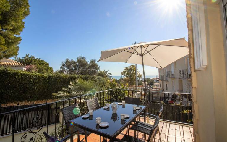 Maison de vacances pour 6 personnes, avec terrasse ainsi que jardin et piscine - 1