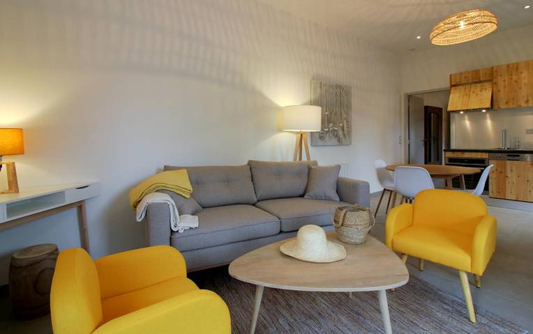 Gîte pour 2 personnes, avec terrasse ainsi que jardin et piscine