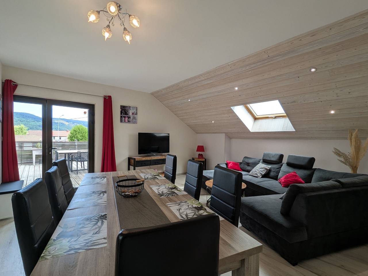 Ganze Wohnung, Helle 3-Zimmer-Wohnung, Terrasse, nahe Geschäfte und Skigebiet, mit Wlan in Le Thillot, Épinal und Umgebung