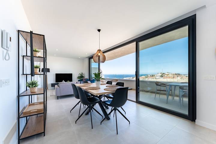 Ferienwohnung für 4 Personen, mit Balkon und Garten sowie Kinderpool und Sauna in Fuengirola