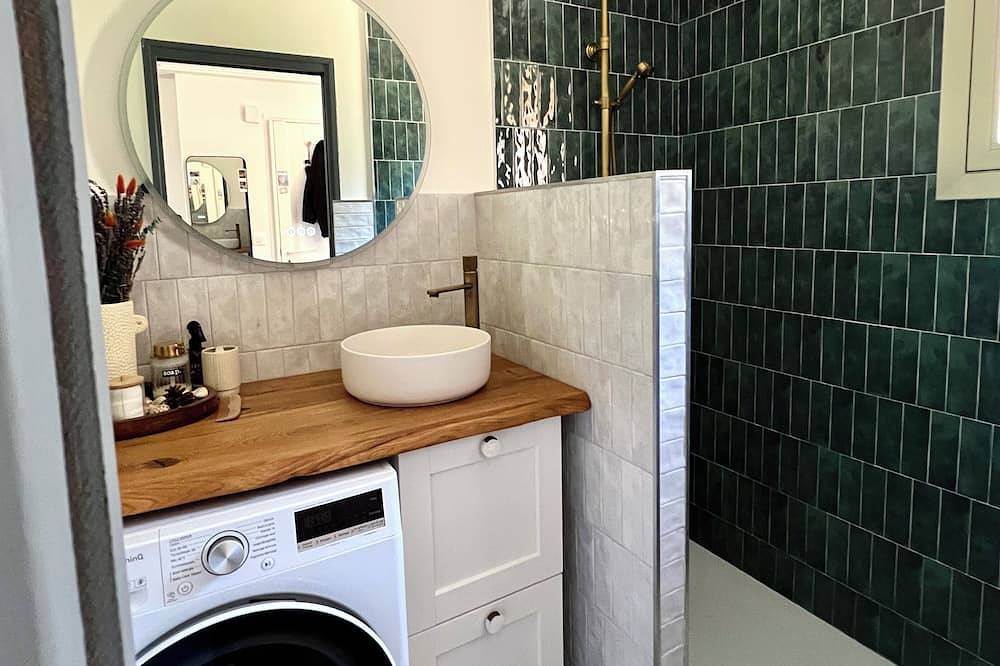 Entire apartment, Luxury Èze Flat -Walk to the Beach in Èze, Nice region
