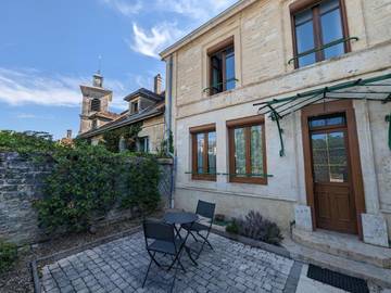 Gîte pour 10 personnes, avec terrasse et jardin à Riaucourt