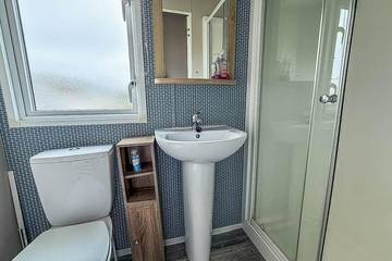 Static Caravan for 6 People in St Osyth, Essex, Photo 3