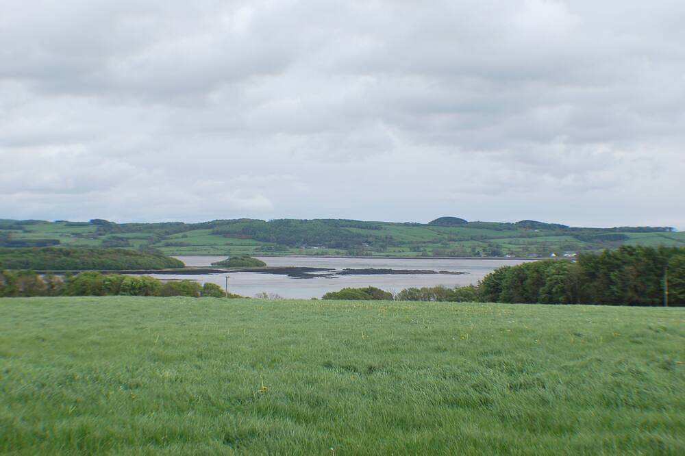 Casa de campo con impresionantes vistas sobre la bahía de Kirkcudbright, a pocos pasos de la playa. in Dumfries and Galloway
