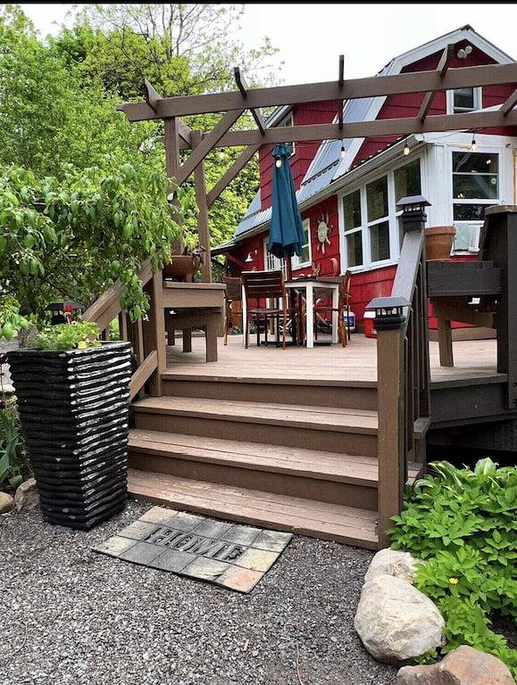 Darling cottage near entrance to Letchworth State Park overlooking Silver Lake! in Wyoming County
