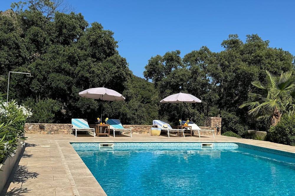 Appartement entier, Vacation apartment with large pool in the hills of the bay of St. Tropez in La Garde-Freinet, Côte méditerranéenne (France)