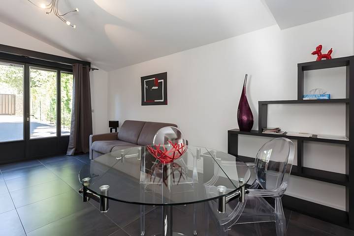 Holiday Home 'Gîte Avec Piscine Pour 2 Personnes' with Private Pool, Wi-Fi and Air Conditioning in Roussillon, Parc naturel régional du Luberon