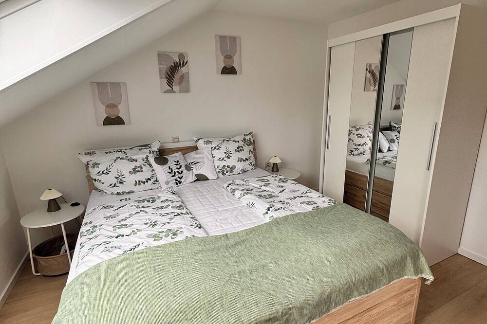 Ganze Wohnung, Helle Dg-Wohnung mit Balkon in Bad Friedrichshall in Bad Friedrichshall, Kurpfalz