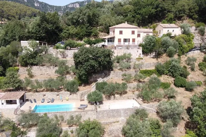 Chalet para 10 personas, con vistas además de piscina y jardín - 1