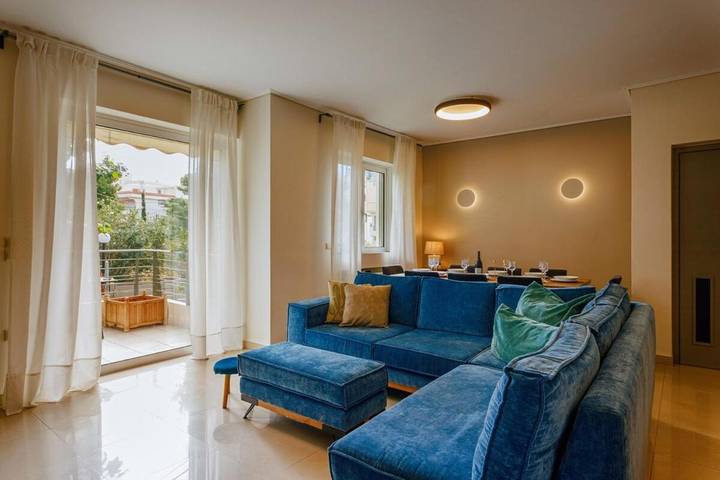 Villa für 8 Personen, mit Ausblick und Garten in Voula