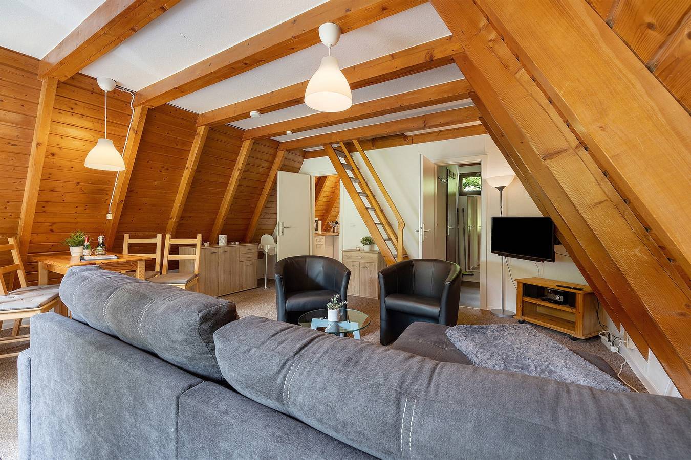 Vakantiehuis 'Ferienhäuser Am Waldschlößchen' met uitzicht op de bergen, een eigen terras, foto 7